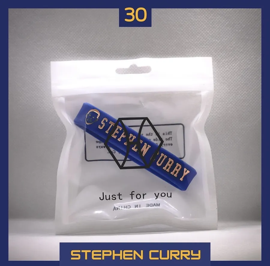 Bracelet bleu Stephen Curry numéro 30 dans son emballage